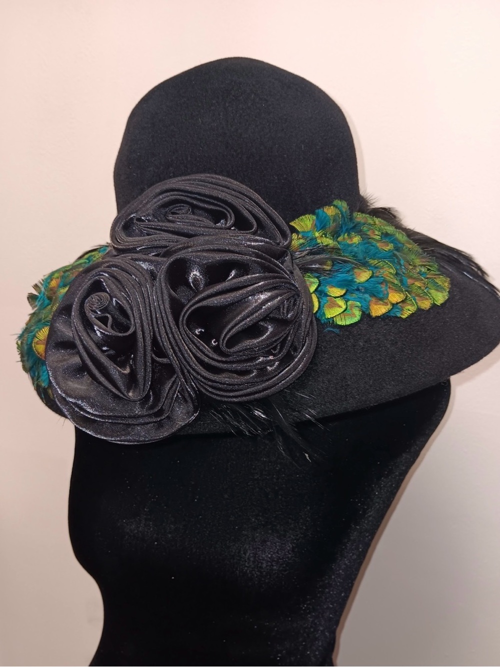 Black Women's Felt Hat with Peacock Feather and Satin Rosette - Picture 2 of 6